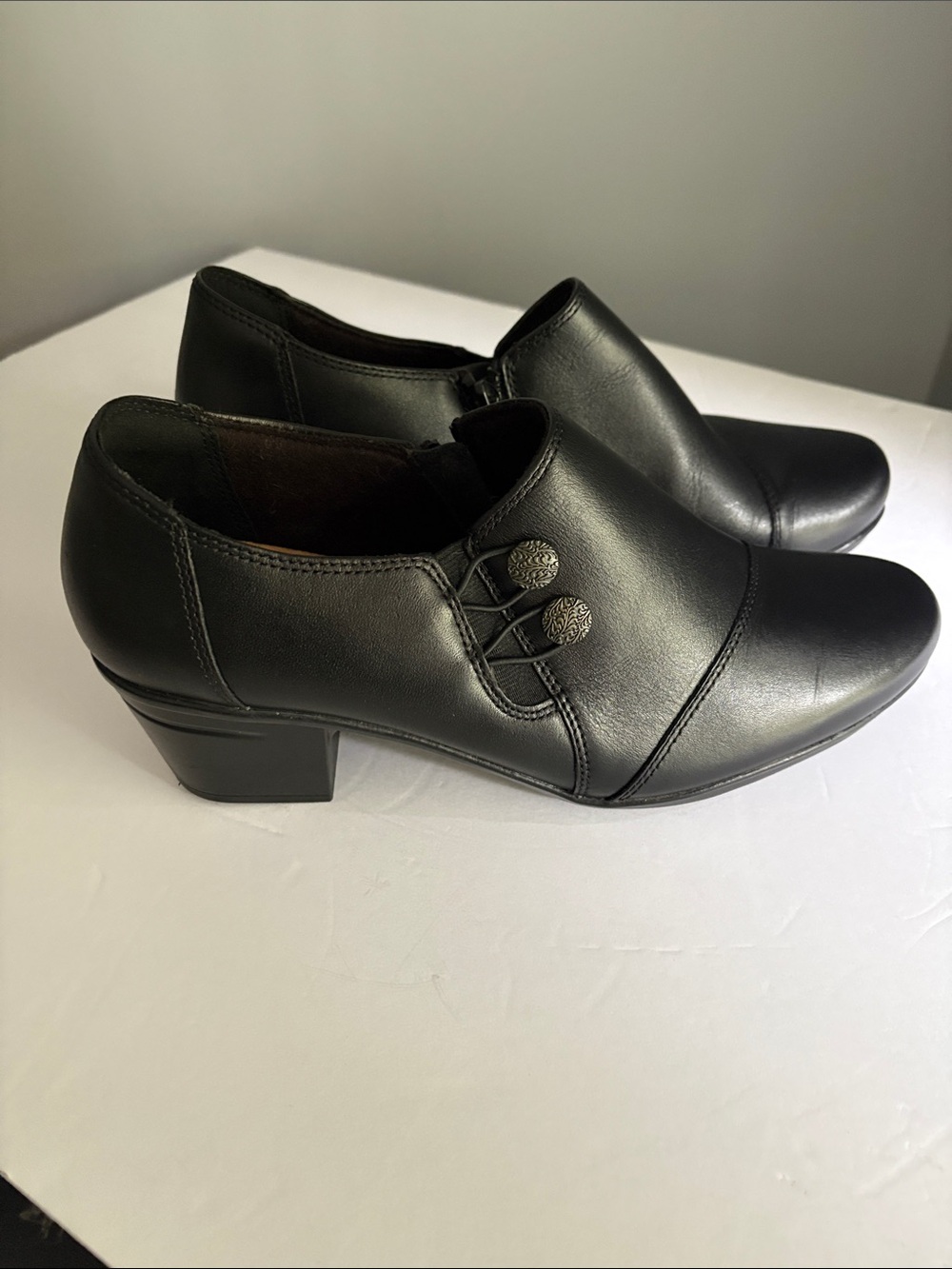 Womenโs Black Leather Low Heel Dress Shoes 9.5W